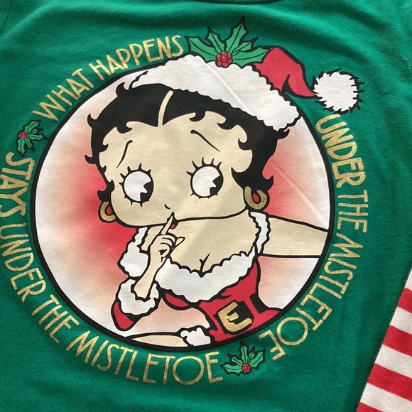 Betty Boop Christmas tee.  M - Picture 2 of 5